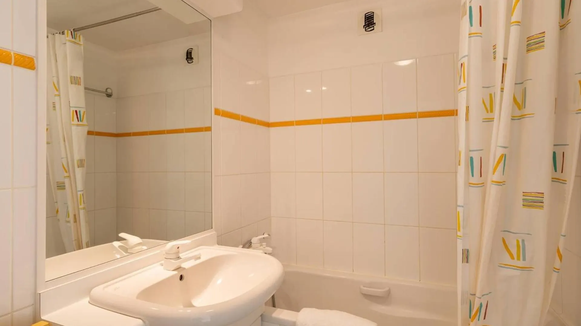 Appartement Duplex 50M² A Carnac Avec Piscine Chauffee, Proche Plages Pour 6 Personnes - Fr-1-477-63 France